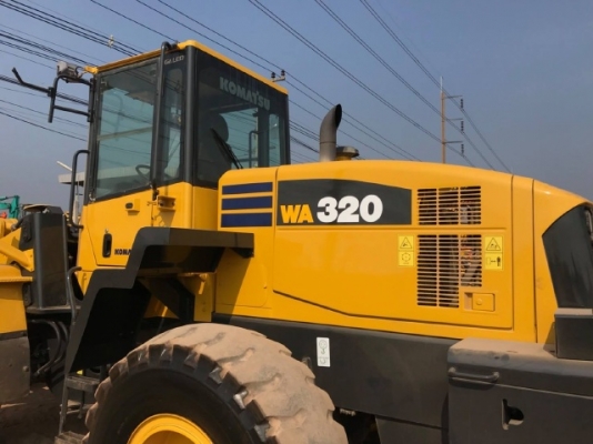 ขายรถตักล้อยาง KOMATSU WA320-5 รถนอกนำเข้าเองจากญี่ปุ่น สภาพสวยพร้อมใช้งาน มีVDOการทำงานครับ