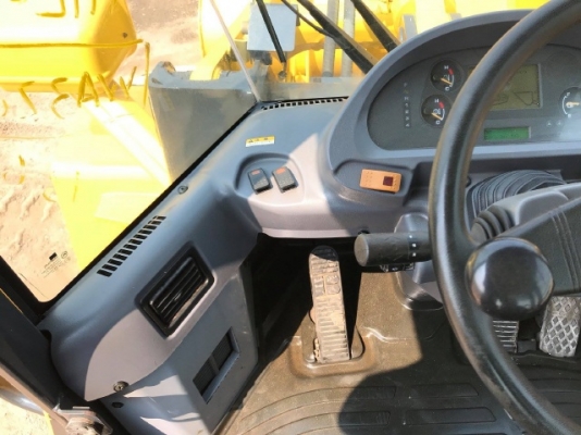 ขายรถตักล้อยาง KOMATSU WA320-5 รถนอกนำเข้าเองจากญี่ปุ่น สภาพสวยพร้อมใช้งาน มีVDOการทำงานครับ