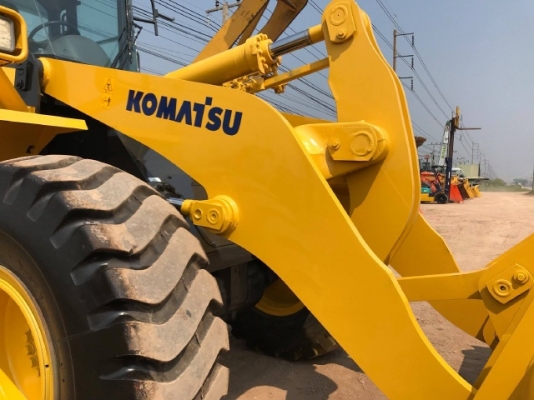 ขายรถตักล้อยาง KOMATSU WA320-5 รถนอกนำเข้าเองจากญี่ปุ่น สภาพสวยพร้อมใช้งาน มีVDOการทำงานครับ
