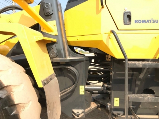 ขายรถตักล้อยาง KOMATSU WA320-5 รถนอกนำเข้าเองจากญี่ปุ่น สภาพสวยพร้อมใช้งาน มีVDOการทำงานครับ