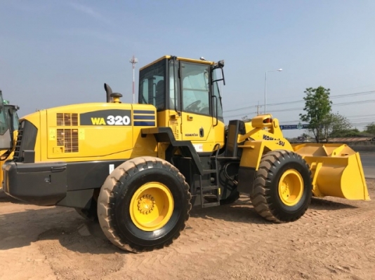 ขายรถตักล้อยาง KOMATSU WA320-5 รถนอกนำเข้าเองจากญี่ปุ่น สภาพสวยพร้อมใช้งาน มีVDOการทำงานครับ