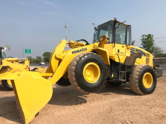 ขายรถตักล้อยาง KOMATSU WA320-5 รถนอกนำเข้าเองจากญี่ปุ่น สภาพสวยพร้อมใช้งาน มีVDOการทำงานครับ