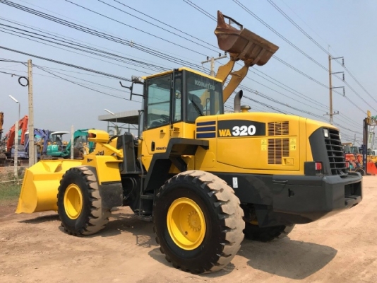 ขายรถตักล้อยาง KOMATSU WA320-5 รถนอกนำเข้าเองจากญี่ปุ่น สภาพสวยพร้อมใช้งาน มีVDOการทำงานครับ
