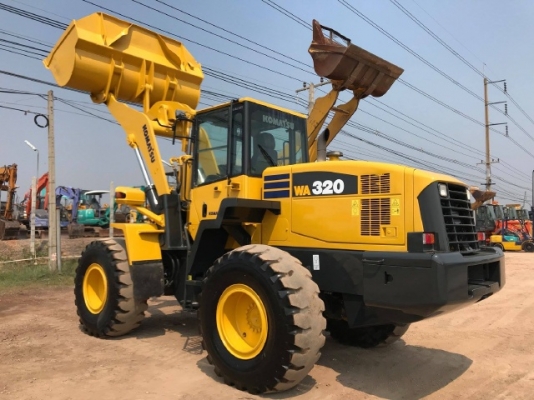 ขายรถตักล้อยาง KOMATSU WA320-5 รถนอกนำเข้าเองจากญี่ปุ่น สภาพสวยพร้อมใช้งาน มีVDOการทำงานครับ