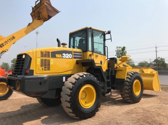 ขายรถตักล้อยาง KOMATSU WA320-5 รถนอกนำเข้าเองจากญี่ปุ่น สภาพสวยพร้อมใช้งาน มีVDOการทำงานครับ