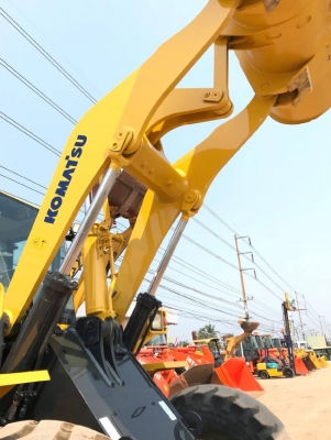 ขายรถตักล้อยาง KOMATSU WA320-5 รถนอกนำเข้าเองจากญี่ปุ่น สภาพสวยพร้อมใช้งาน มีVDOการทำงานครับ