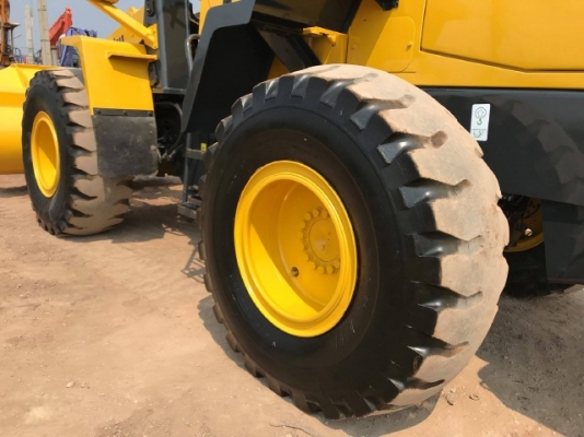 ขายรถตักล้อยาง KOMATSU WA320-5 รถนอกนำเข้าเองจากญี่ปุ่น สภาพสวยพร้อมใช้งาน มีVDOการทำงานครับ