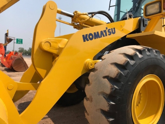 ขายรถตักล้อยาง KOMATSU WA320-5 รถนอกนำเข้าเองจากญี่ปุ่น สภาพสวยพร้อมใช้งาน มีVDOการทำงานครับ