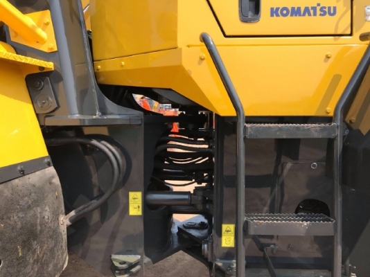 ขายรถตักล้อยาง KOMATSU WA320-5 รถนอกนำเข้าเองจากญี่ปุ่น สภาพสวยพร้อมใช้งาน มีVDOการทำงานครับ