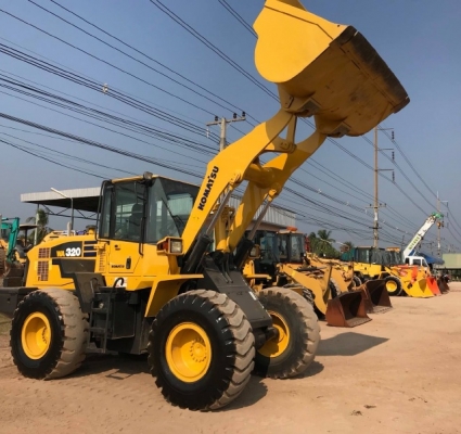 ขายรถตักล้อยาง KOMATSU WA320-5 รถนอกนำเข้าเองจากญี่ปุ่น สภาพสวยพร้อมใช้งาน มีVDOการทำงานครับ