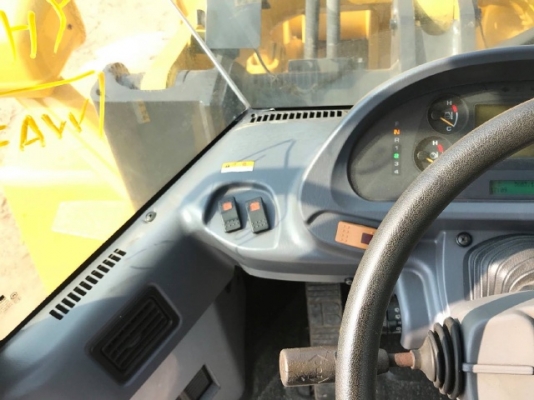 ขายรถตักล้อยาง KOMATSU WA320-5 รถนอกนำเข้าเองจากญี่ปุ่น สภาพสวยพร้อมใช้งาน มีVDOการทำงานครับ