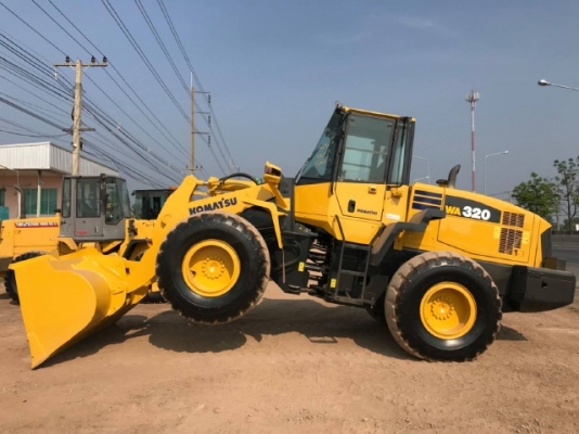 ขายรถตักล้อยาง KOMATSU WA320-5 รถนอกนำเข้าเองจากญี่ปุ่น สภาพสวยพร้อมใช้งาน มีVDOการทำงานครับ
