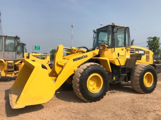 ขายรถตักล้อยาง KOMATSU WA320-5 รถนอกนำเข้าเองจากญี่ปุ่น สภาพสวยพร้อมใช้งาน มีVDOการทำงานครับ