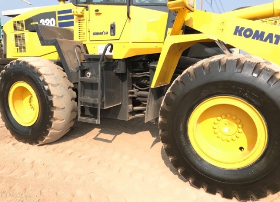 ขายรถตักล้อยาง KOMATSU WA320-5 รถนอกนำเข้าเองจากญี่ปุ่น สภาพสวยพร้อมใช้งาน มีVDOการทำงานครับ