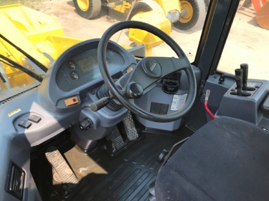 ขายรถตักล้อยาง KOMATSU WA320-5 รถนอกนำเข้าเองจากญี่ปุ่น สภาพสวยพร้อมใช้งาน มีVDOการทำงานครับ