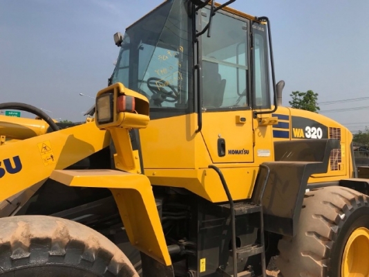 ขายรถตักล้อยาง KOMATSU WA320-5 รถนอกนำเข้าเองจากญี่ปุ่น สภาพสวยพร้อมใช้งาน มีVDOการทำงานครับ