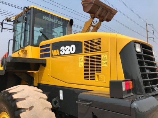 ขายรถตักล้อยาง KOMATSU WA320-5 รถนอกนำเข้าเองจากญี่ปุ่น สภาพสวยพร้อมใช้งาน มีVDOการทำงานครับ