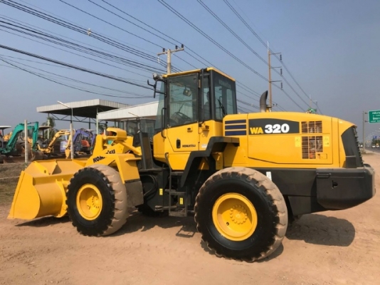 ขายรถตักล้อยาง KOMATSU WA320-5 รถนอกนำเข้าเองจากญี่ปุ่น สภาพสวยพร้อมใช้งาน มีVDOการทำงานครับ