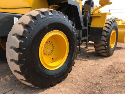 ขายรถตักล้อยาง KOMATSU WA320-5 รถนอกนำเข้าเองจากญี่ปุ่น สภาพสวยพร้อมใช้งาน มีVDOการทำงานครับ