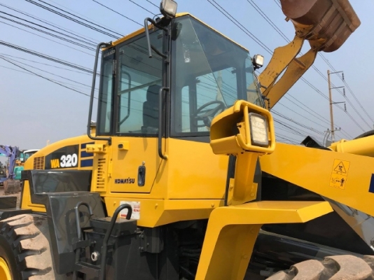 ขายรถตักล้อยาง KOMATSU WA320-5 รถนอกนำเข้าเองจากญี่ปุ่น สภาพสวยพร้อมใช้งาน มีVDOการทำงานครับ
