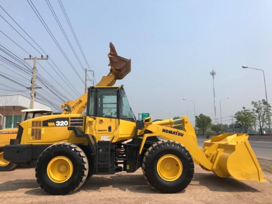 ขายรถตักล้อยาง KOMATSU WA320-5 รถนอกนำเข้าเองจากญี่ปุ่น สภาพสวยพร้อมใช้งาน มีVDOการทำงานครับ