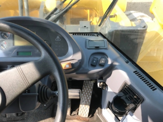 ขายรถตักล้อยาง KOMATSU WA320-5 รถนอกนำเข้าเองจากญี่ปุ่น สภาพสวยพร้อมใช้งาน มีVDOการทำงานครับ