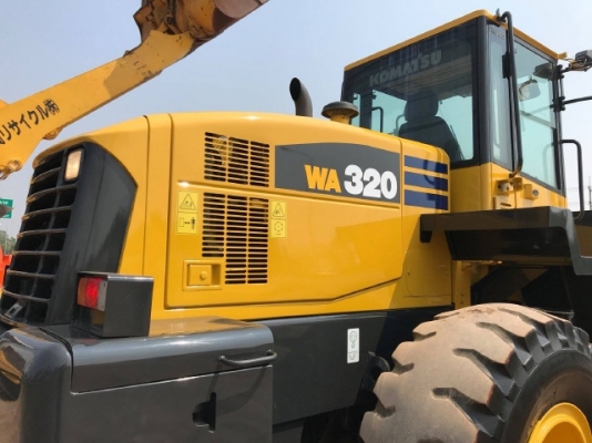 ขายรถตักล้อยาง KOMATSU WA320-5 รถนอกนำเข้าเองจากญี่ปุ่น สภาพสวยพร้อมใช้งาน มีVDOการทำงานครับ