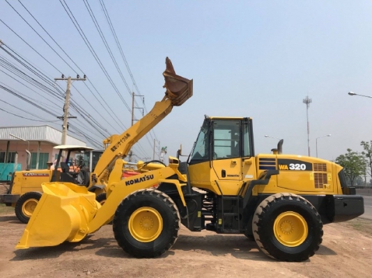 ขายรถตักล้อยาง KOMATSU WA320-5 รถนอกนำเข้าเองจากญี่ปุ่น สภาพสวยพร้อมใช้งาน มีVDOการทำงานครับ