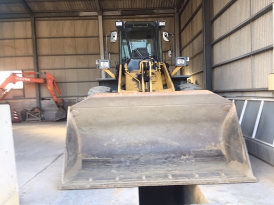 Komatsu WA300-1 SN: 30252 นำเข้าจากญี่ปุ่น ถึงไทยเร็ว ๆ นี้ ราคาไม่แพงครับ