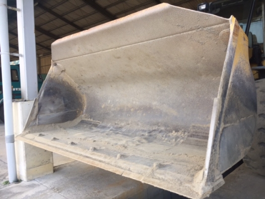 Komatsu WA300-1 SN: 30252 นำเข้าจากญี่ปุ่น ถึงไทยเร็ว ๆ นี้ ราคาไม่แพงครับ