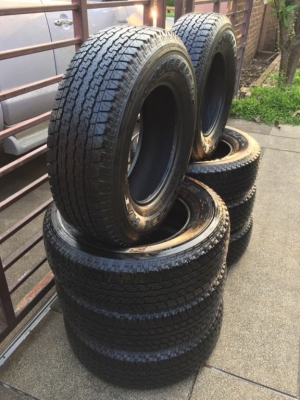 ยาง Bridgestone 245 70 16 กลางปี17 มีให้เลือก2ชุด ดอกเต็ม ไม่มีปะ เนื้อนิ่มๆ ใช้ยาว ราคาไม่แพง