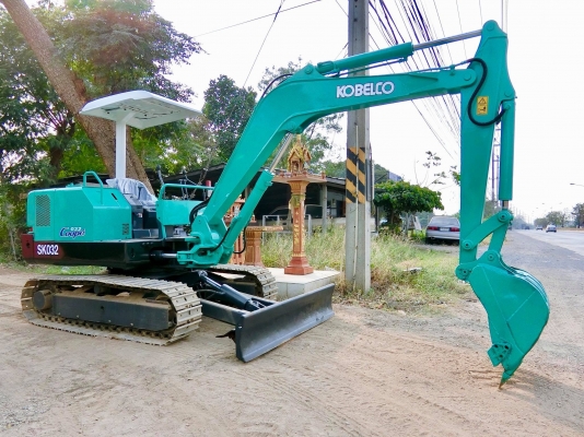 ขายรถขุดแบคโฮ KOBELCO SK032 ขนาด PC-35 รถเก่านอกแท้100\%  มีเอกสารใบอินวอยพร้อม #ใส่แทรคเหล็กใหม่ เครื่องดีระบบการทำงานไว ช่วงล่างแน่น100\%              ????  ราคา  320,000  ต่อรองได้  ???? ☎️  สนใจติดต่อ  096-3268553  (สถิตย์พันธ์) ????  ID LINE : 09632685