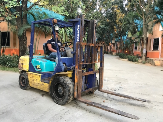 ขายFORKLIFT KOMATSU FD30-14(เสา3เมตร)(auto)(3ตัน) สวยเดิมจากญี่ปุ่น ยังไม่เคยใช้ในไทย 235,000เท่านั้น!!