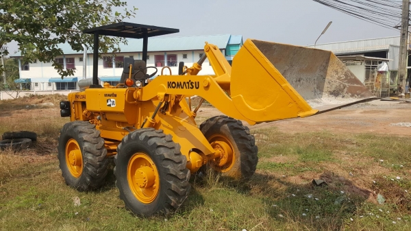 ขาย รถตัก KOMATSU JH30 สภาพเช็คใหม่ทั้งคัน ยางสวย เครื่องดี ปั้มดี พร้อมใช้งานครับ