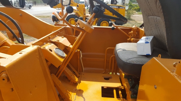 ขาย รถตัก KOMATSU JH30 สภาพเช็คใหม่ทั้งคัน ยางสวย เครื่องดี ปั้มดี พร้อมใช้งานครับ