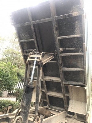 ขาย 495,000 บาท HINO FC4J  140 แรง ปี 43 ดั้ม 5 คิว ยาว 4 เมตร กว้าง 2.1 เมตร เครื่อง JO5C-140 แรง หัวยาวยางดี คัสชีสวย เบรคทิหฟี่ เพาเวอร์ เอกสารเล่มทะเบียน  รถอยู่ ราชบุรี โทร 0610710295