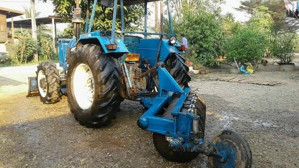 รถไถ FORD TD90 สองเพลา สภาพดี รถไถ FORD TD90 สองเพลา สภาพดี