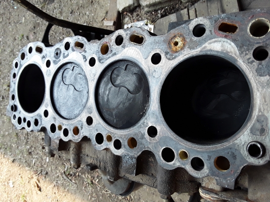 เครื่องท่อนล่าง2Lฮีโร่