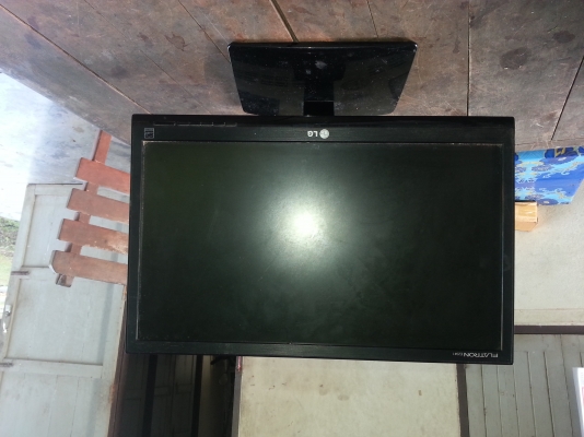 ขายจอLG2000บาทขายเม้าล300บาทขายแผ่นรองเม้าส์งูเขียว1500บาทโทร0643130366