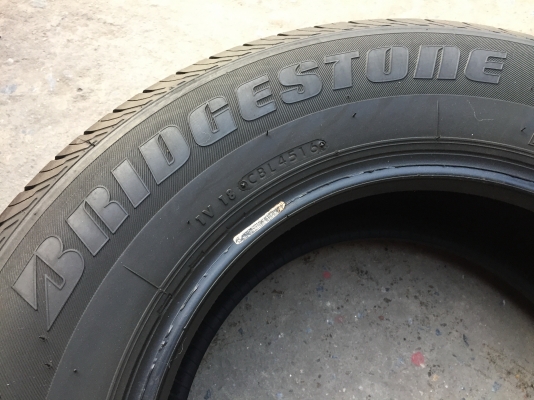 ยาง Bridgstone 215-70-15 ปี 16 ปลายปี ครบชุด 4 เส้น 5800 สวยๆไม่ไม่บวมไม่กินข้างดอกยางเหลือเยอะเอาไป