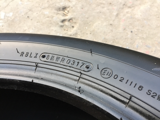 ยาง DUNLOP 185-65-15 ปี 17 ครบชุด 4 เส้น 4000  สภาพสวยๆไม่บวมไม่กินข้าง ดอกยางเหลือเยอะเอาไปวิ่งกันใด้อีกยาวค่ะ