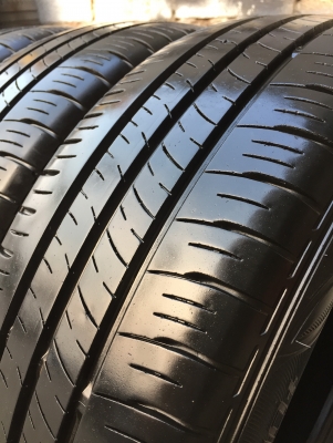 ยาง DUNLOP 185-65-15 ปี 17 ครบชุด 4 เส้น 4000  สภาพสวยๆไม่บวมไม่กินข้าง ดอกยางเหลือเยอะเอาไปวิ่งกันใด้อีกยาวค่ะ