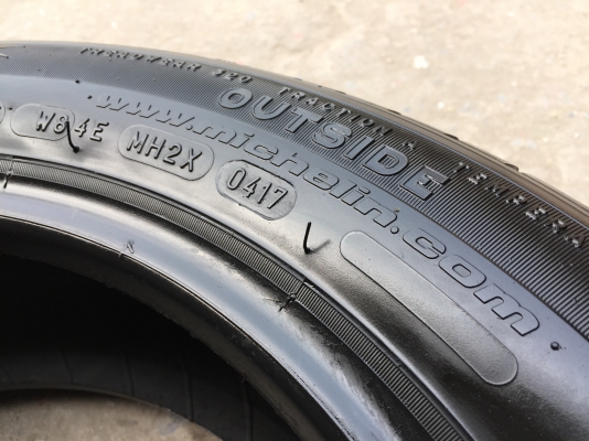 ยาง MICHELIN 175-65-15 ปี 17 ครบชุด 4 เส้น 3900 สภาพสวยๆไม่บวมไม่กินข้าง ดอกยางเหลือเยอะเอาไปวิ่งกัน ยาง MICHELIN 175-65-15 ปี 17 ครบชุด 4 เส้น 3900 สภาพสวยๆไม่บวมไม่กินข้าง ดอกยางเหลือเยอะเอาไปวิ่งกัน
