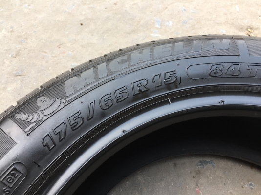 ยาง MICHELIN 175-65-15 ปี 17 ครบชุด 4 เส้น 3900 สภาพสวยๆไม่บวมไม่กินข้าง ดอกยางเหลือเยอะเอาไปวิ่งกัน ยาง MICHELIN 175-65-15 ปี 17 ครบชุด 4 เส้น 3900 สภาพสวยๆไม่บวมไม่กินข้าง ดอกยางเหลือเยอะเอาไปวิ่งกัน