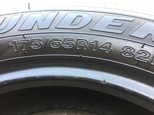 ยาง THUNDERER 175-65-14 ปี 17 ครบชุด 4 เส้น 3300 สวยๆไม่ไม่บวมไม่กินข้างดอกยางเหลือเยอะเอาไปวิ่งกันใ ยาง THUNDERER 175-65-14 ปี 17 ครบชุด 4 เส้น 3300 สวยๆไม่ไม่บวมไม่กินข้างดอกยางเหลือเยอะเอาไปวิ่งกันใ