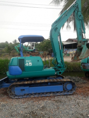 มาใหม่จ้า..KOMATSU PC45-1  เก่านอกแท้  มีลายแย๊ก  สภาพสวยมากๆๆ  พร้อมใช้  โทร  089-3818694  ดวงนภา