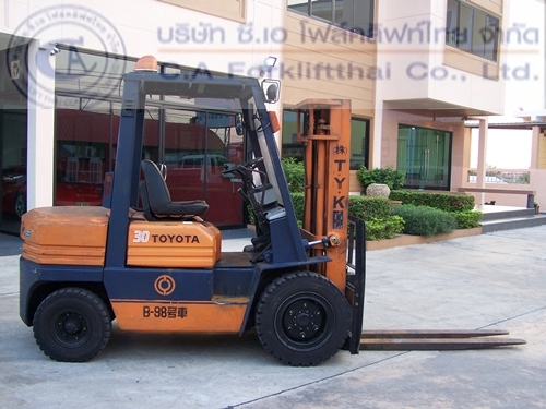 ขายรถ โฟล์คลิฟท์ TOYOTA รุ่น 5FD30