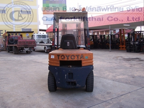 ขายรถ โฟล์คลิฟท์ TOYOTA รุ่น 5FD30