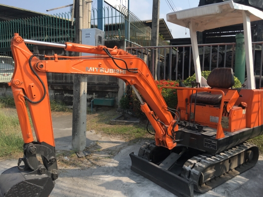 รถขุดเล็ก MITSUBISHI ME15 แทรคยาง เก่านอก สภาพสวย สนใจติดต่อ Line ID: Kongniwatsiri รถขุดเล็ก MITSUBISHI ME15 แทรคยาง เก่านอก สภาพสวย สนใจติดต่อ Line ID: Kongniwatsiri