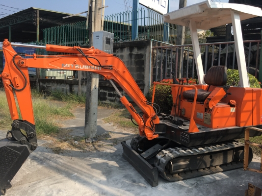 รถขุดเล็ก MITSUBISHI ME15 แทรคยาง เก่านอก สภาพสวย สนใจติดต่อ Line ID: Kongniwatsiri